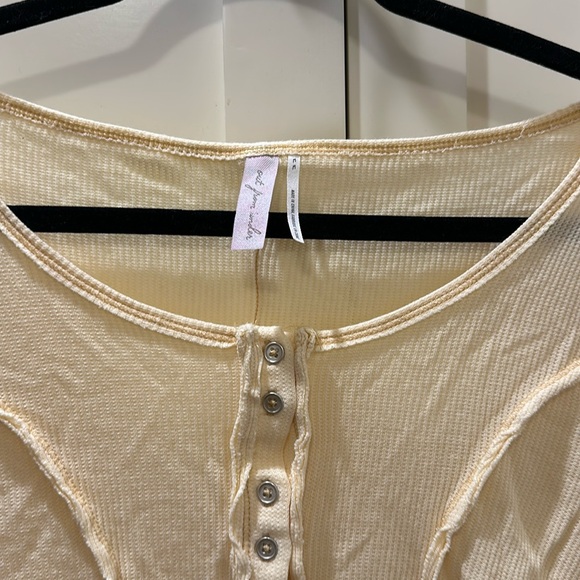 Urban Outfitters - Picture 2 of 6